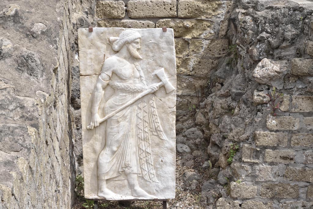 Herculaneum, April 2018. Reproduction relief of Vulcan, from the shrine of Four Gods on the Sacred Area terrace.
Photo courtesy of Ian Lycett-King. Use is subject to Creative Commons Attribution-NonCommercial License v.4 International.